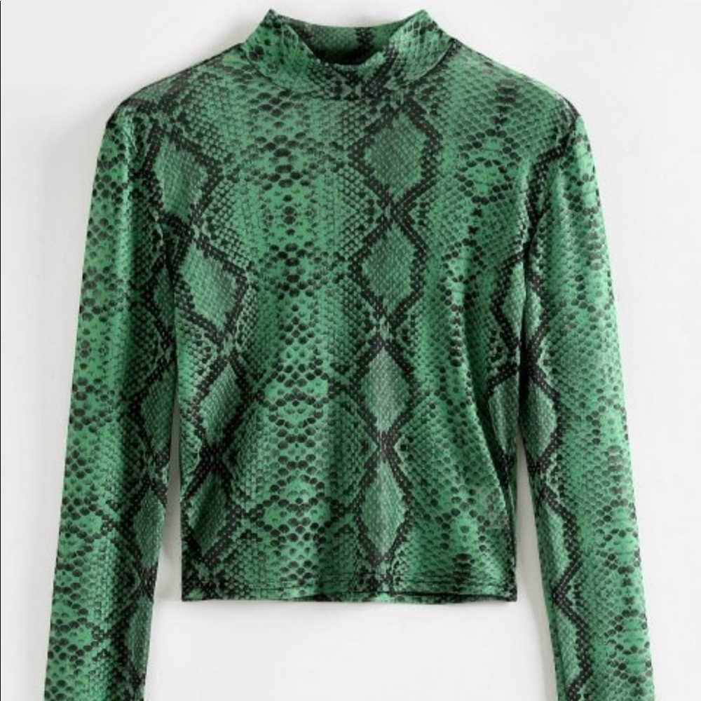 🐍 Green Python Sheer Crop Stop 🐍 - Picture 2 of 5